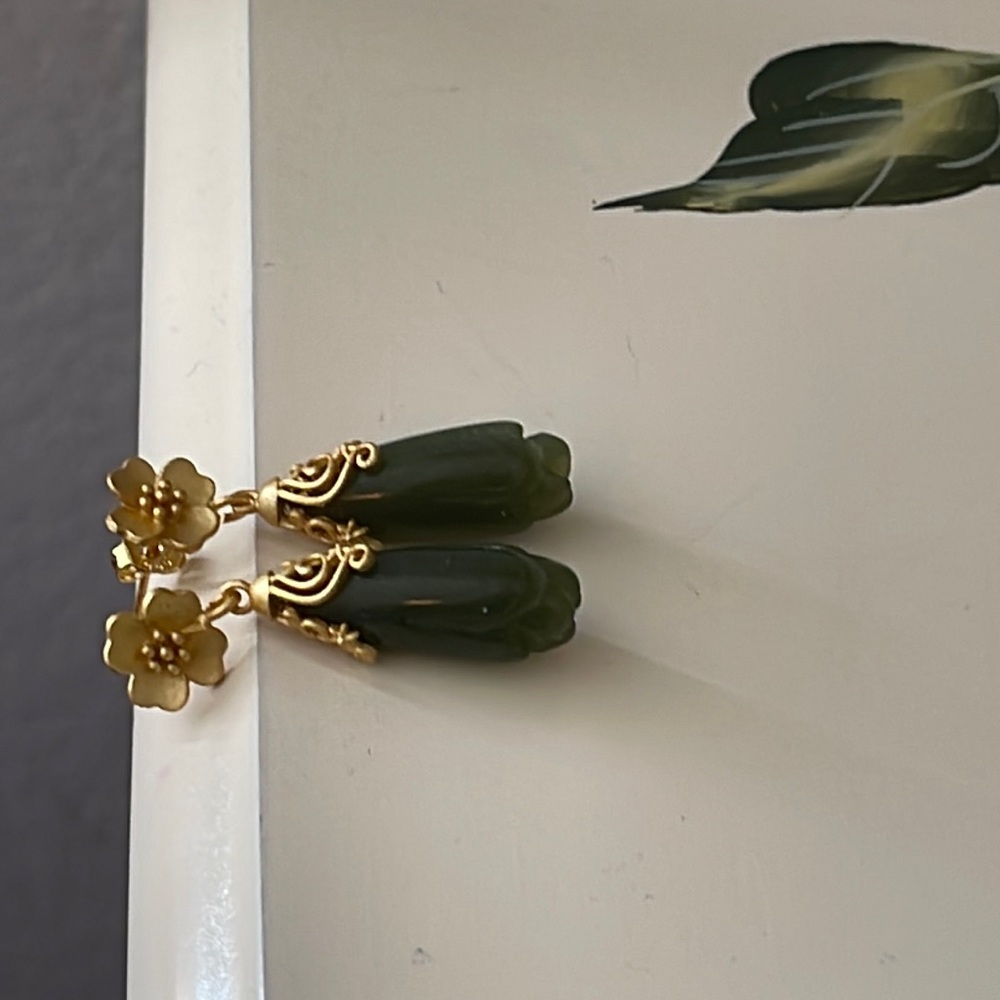 Beautiful  Jade Green beads dangle earrings 14K Gold-Dipped Textured Gold Flower - Picture 4 of 14